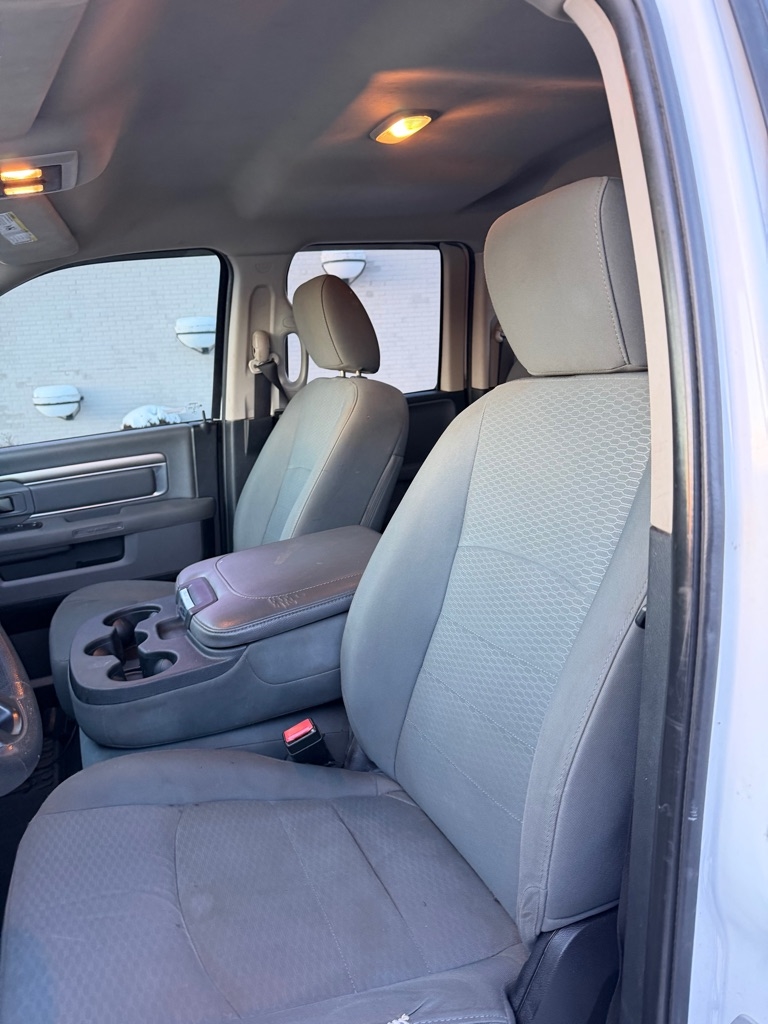 RAM 1500 SLT Quad Cab 4WD 2016