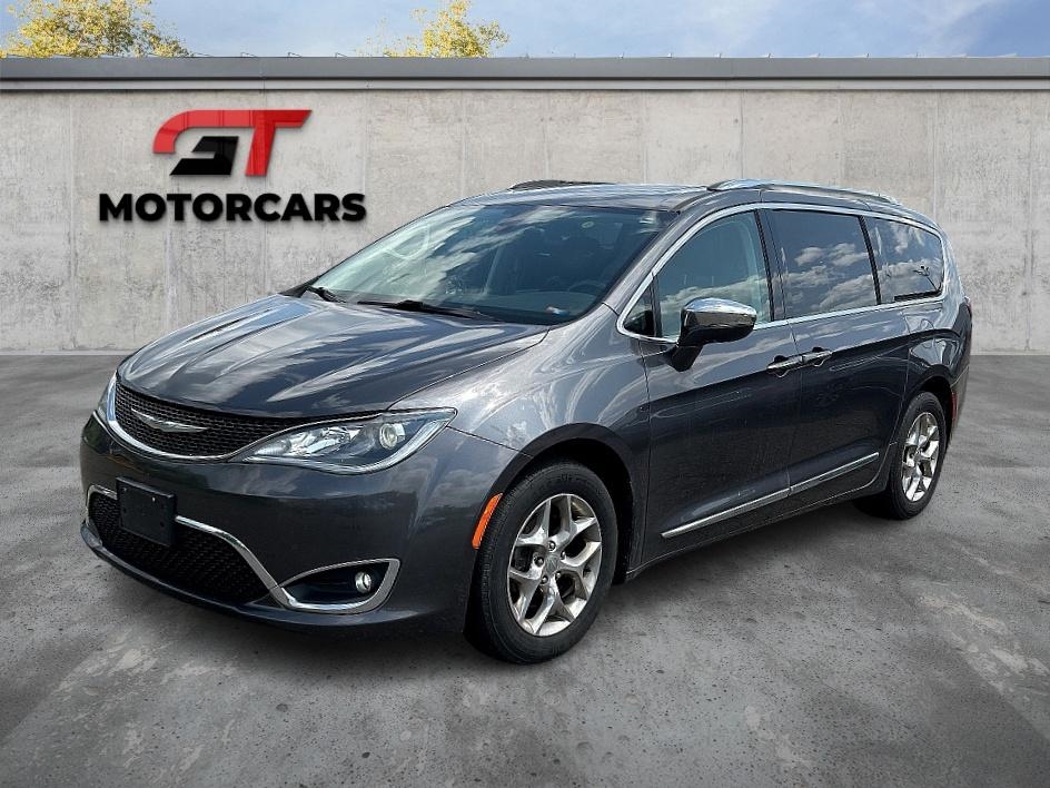 2017 Chrysler Pacifica Limited's photo