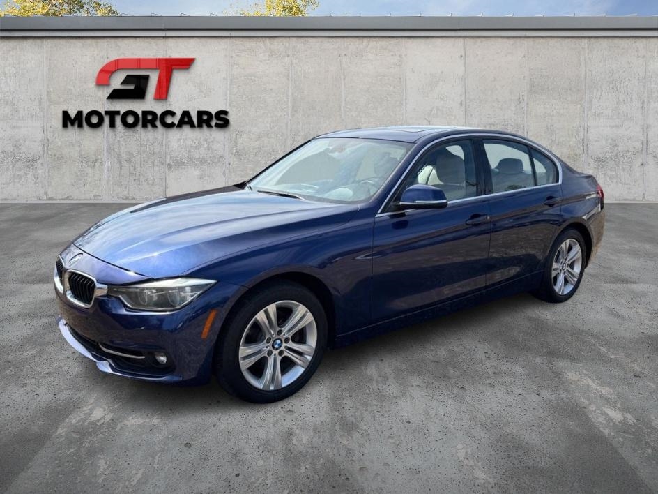 2017 BMW 3 Series 330i's photo