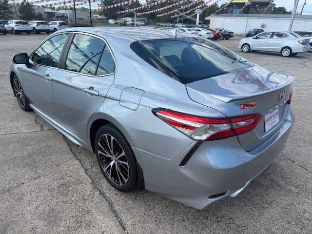 Toyota Camry SE 2020