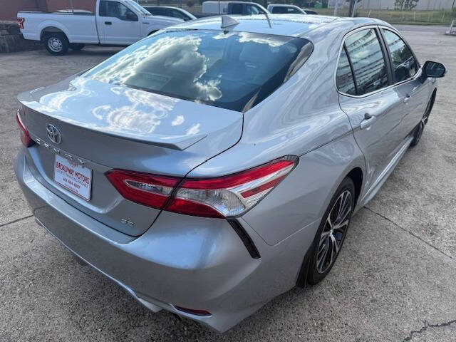 Toyota Camry SE 2020