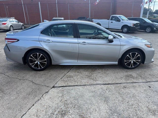 Toyota Camry SE 2020