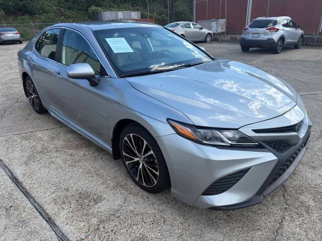 Toyota Camry SE 2020