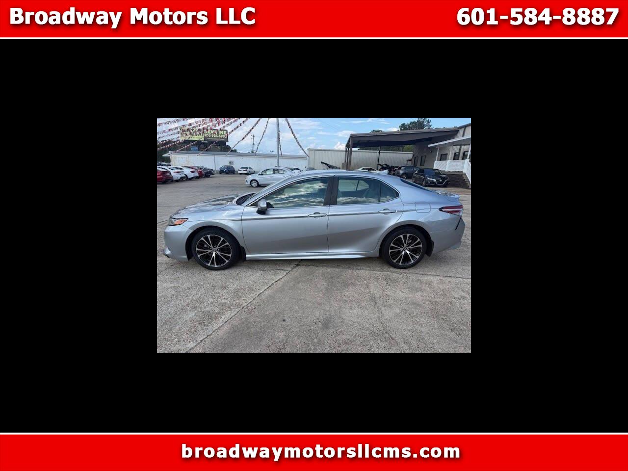 Toyota Camry SE 2020