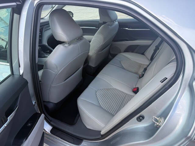 Toyota Camry SE 2020