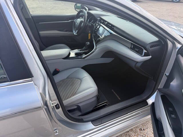 Toyota Camry SE 2020