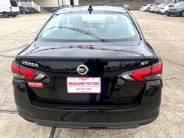 Nissan Versa SV 2021