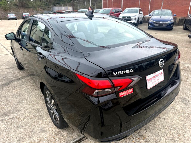 Nissan Versa SV 2021