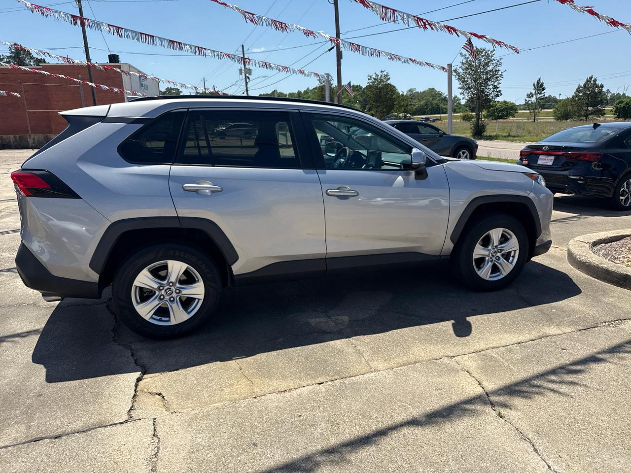 Toyota RAV4 XLE 2021