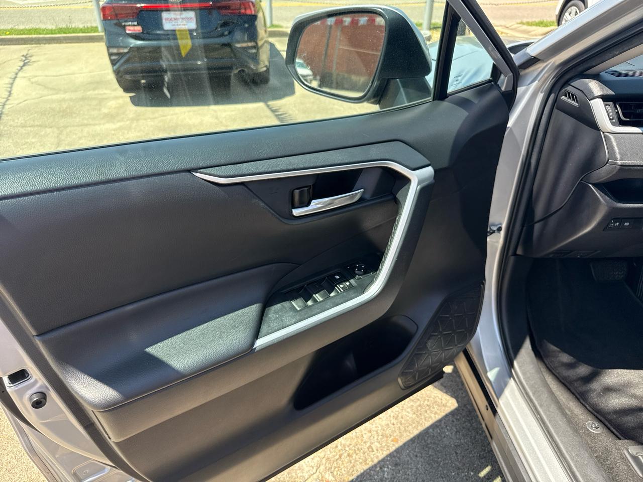 Toyota RAV4 XLE 2021