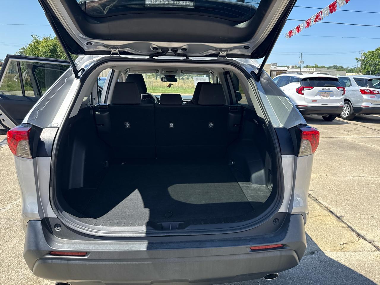 Toyota RAV4 XLE 2021