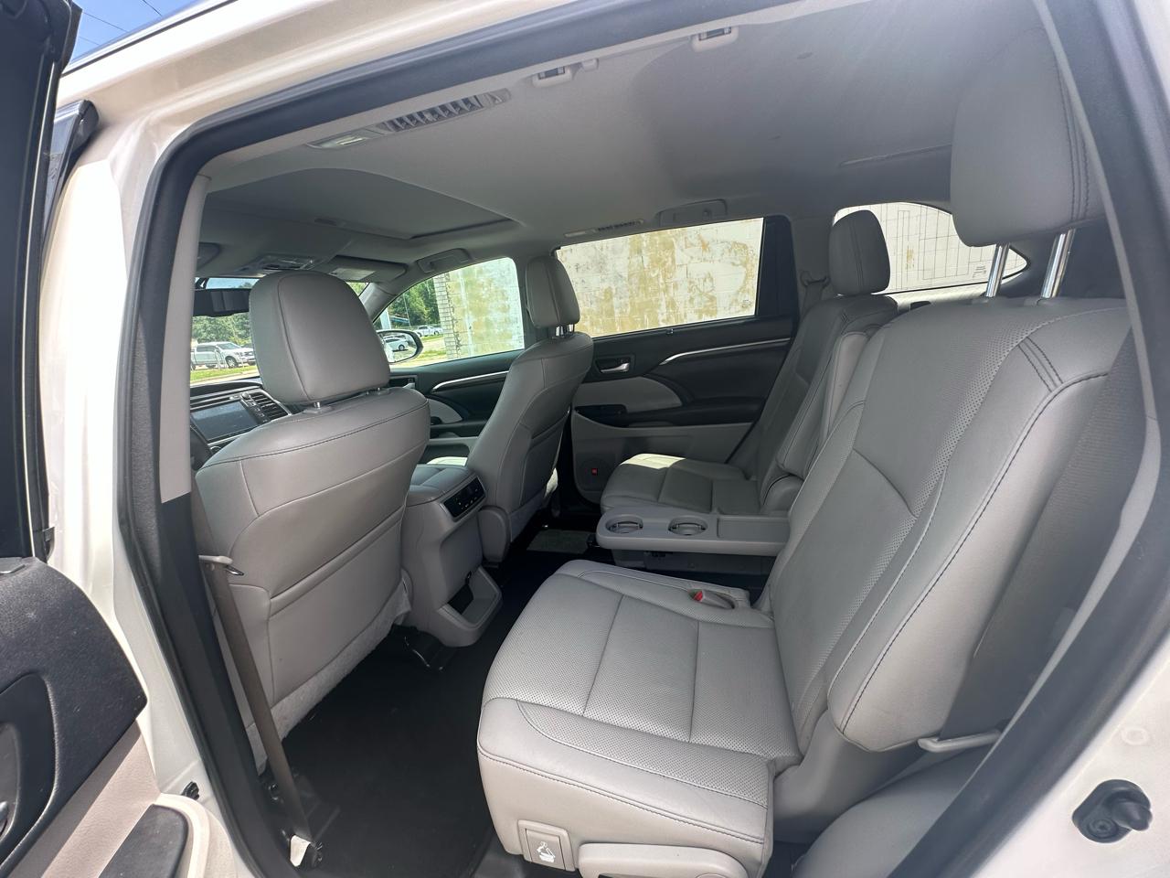 Toyota Highlander Limited FWD V6 2016