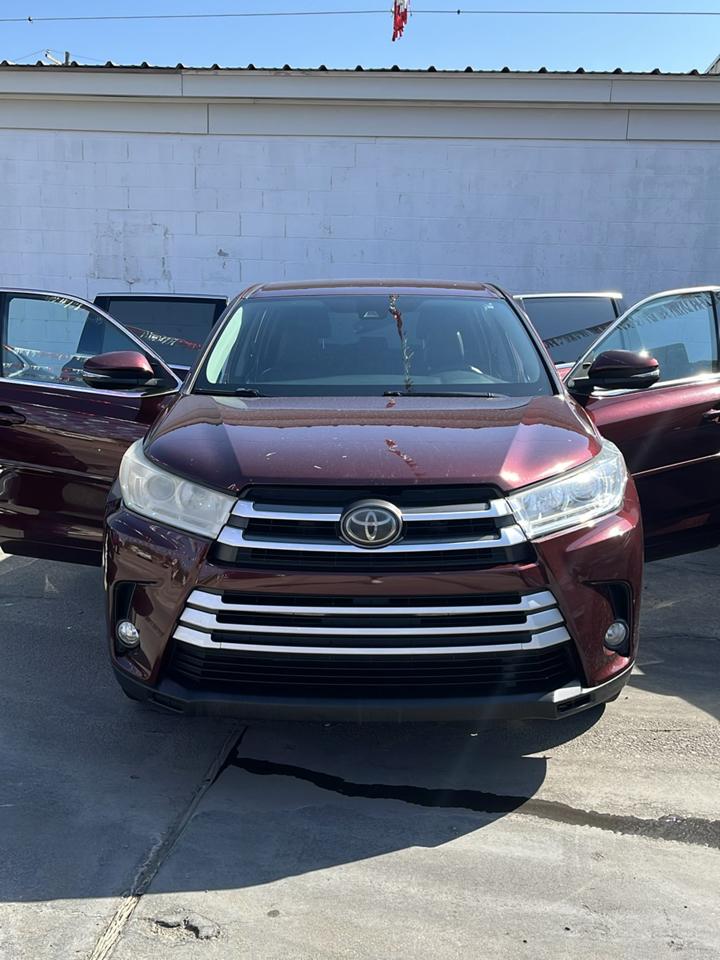 Toyota Highlander LE Plus FWD V6 2017