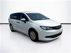 2021 Chrysler Voyager 