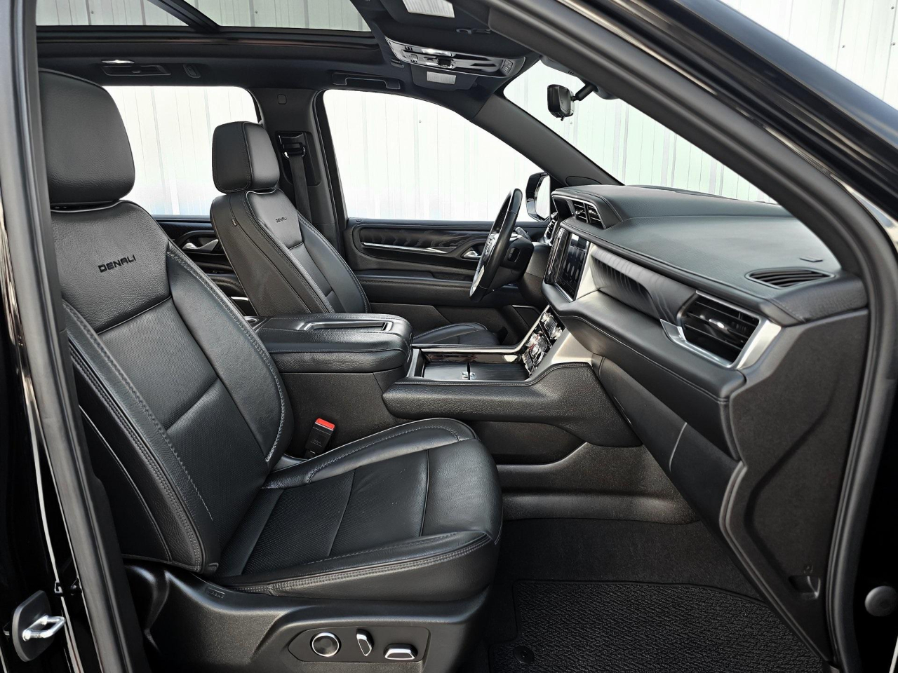 GMC Yukon XL Denali 4WD 2021