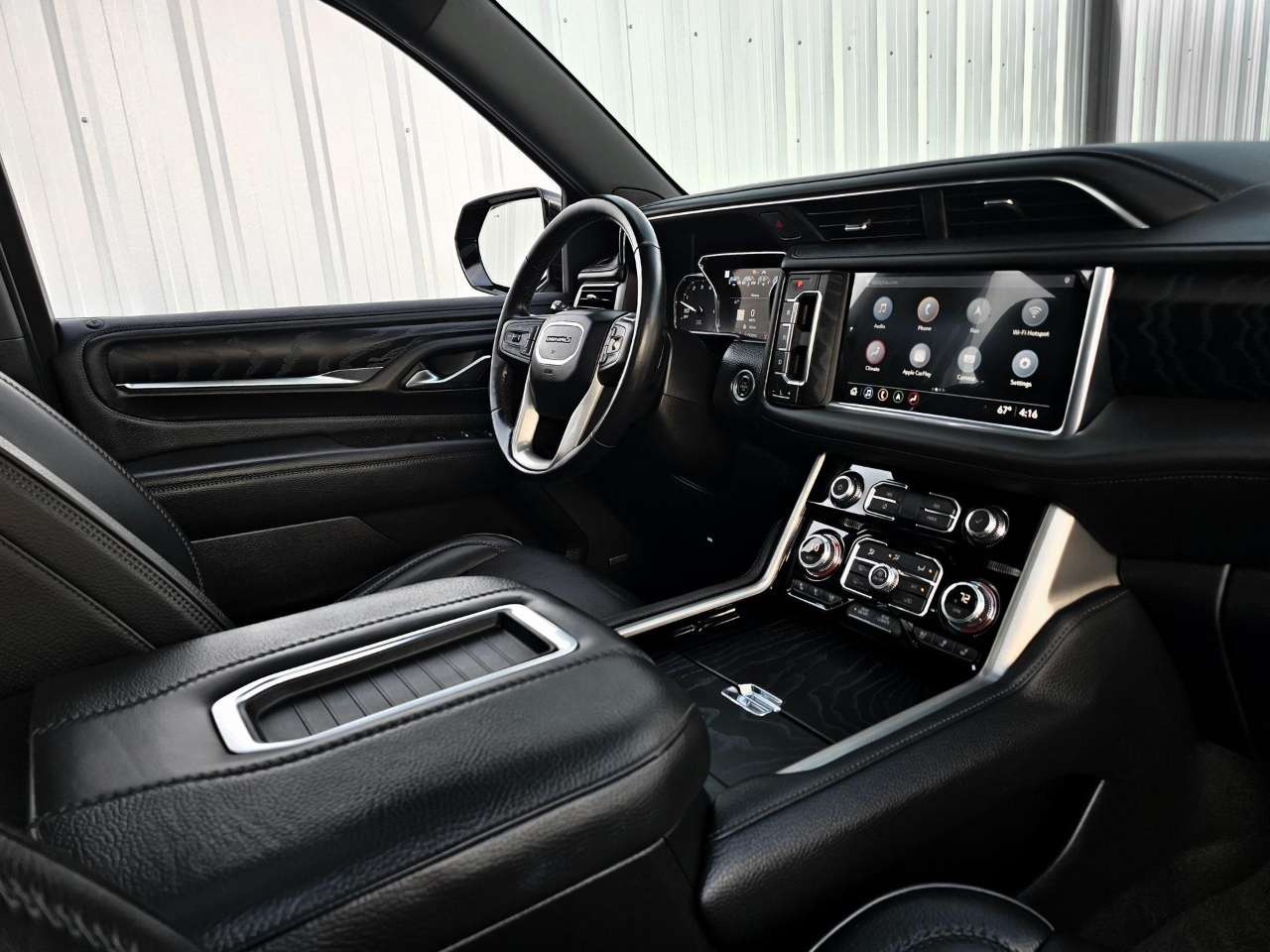 GMC Yukon XL Denali 4WD 2021