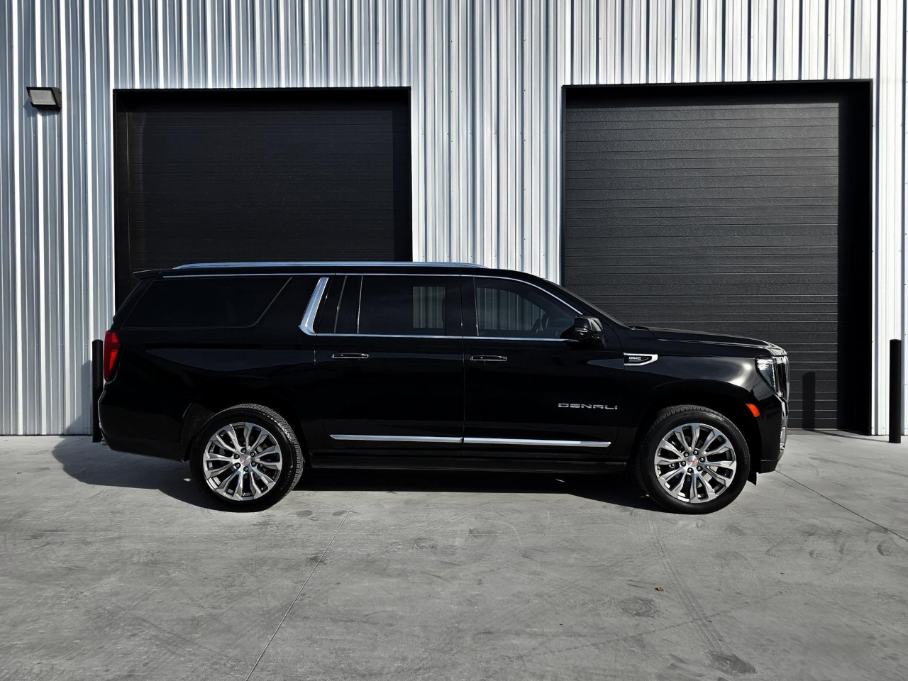 GMC Yukon XL Denali 4WD 2021