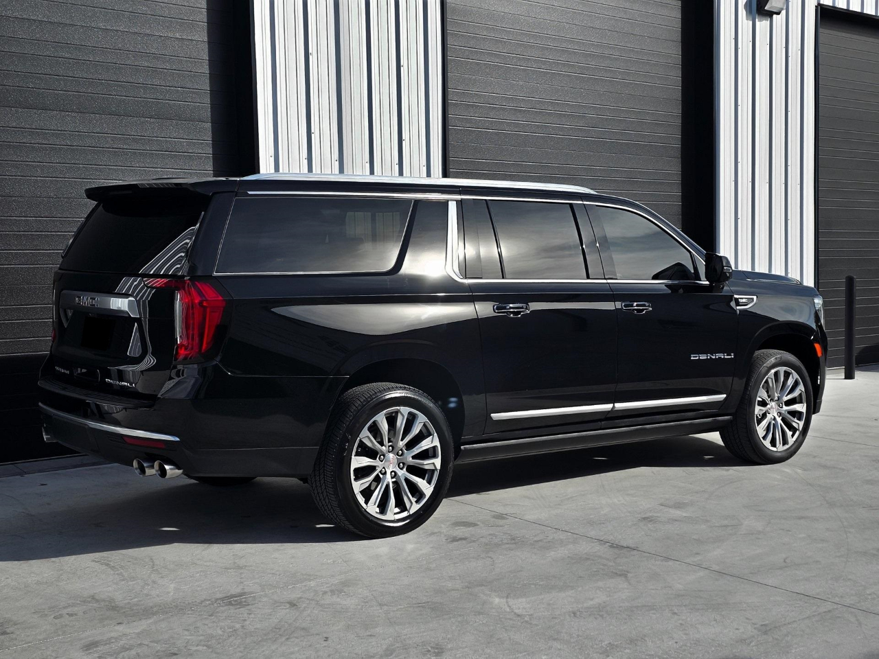GMC Yukon XL Denali 4WD 2021