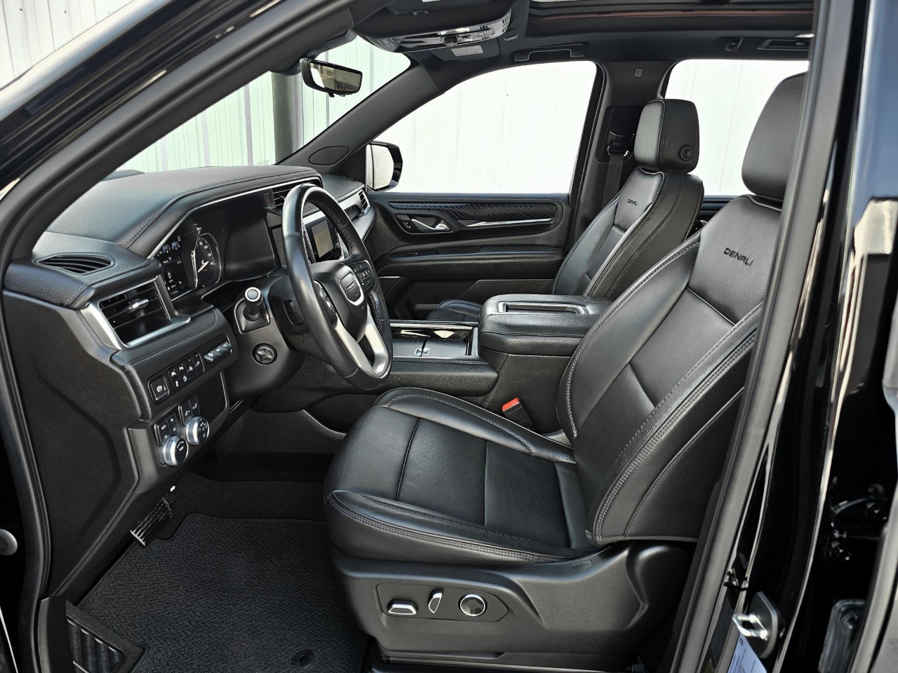 GMC Yukon XL Denali 4WD 2021