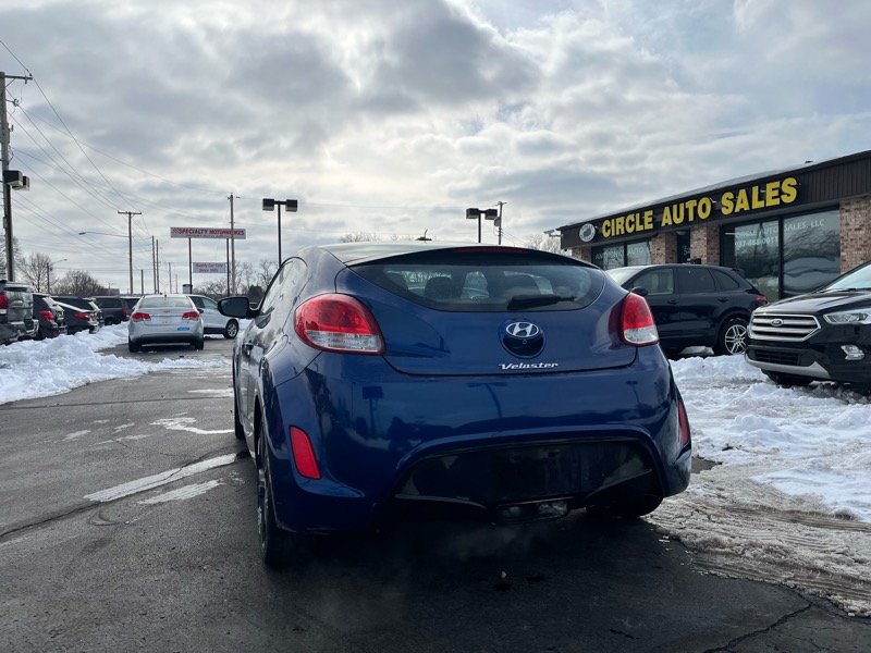 Hyundai Veloster Base 6MT 2017