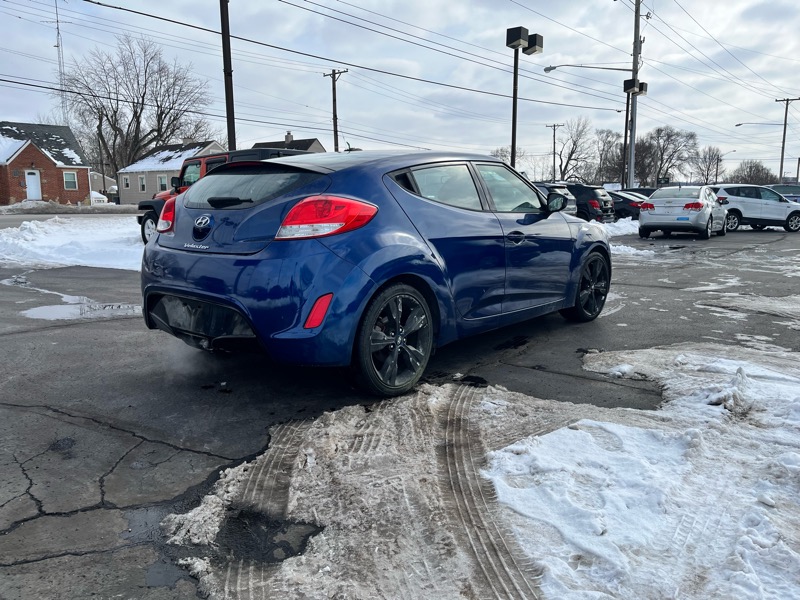 Hyundai Veloster Base 6MT 2017