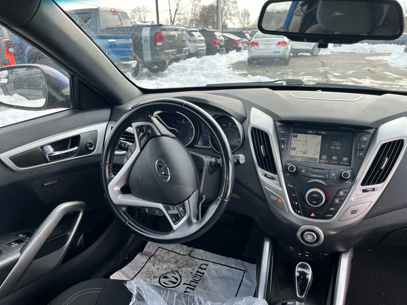 Hyundai Veloster Base 6MT 2017