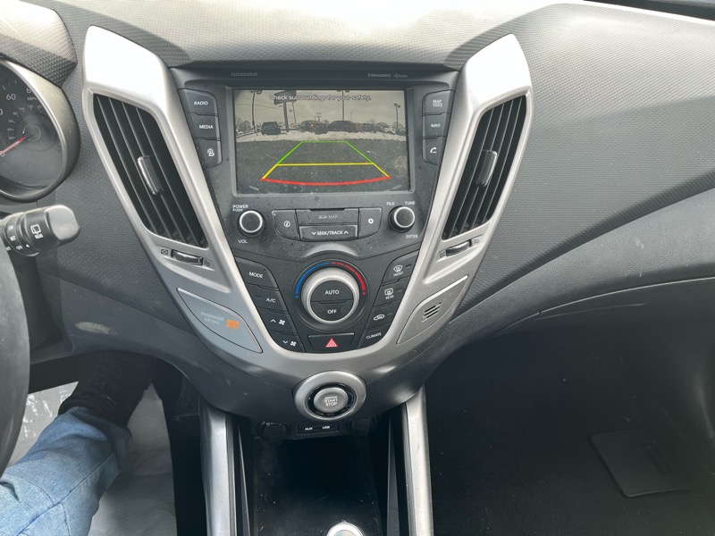 Hyundai Veloster Base 6MT 2017