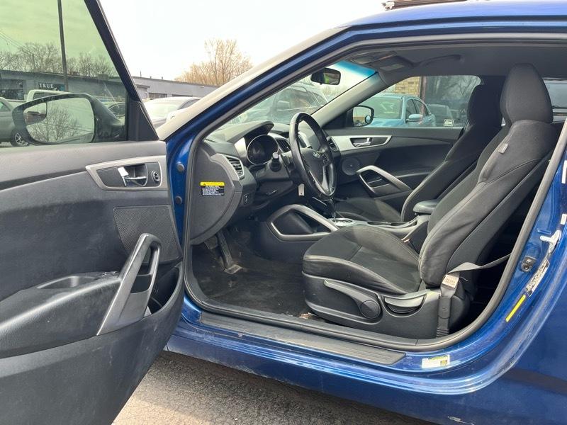 Hyundai Veloster Base 6MT 2017