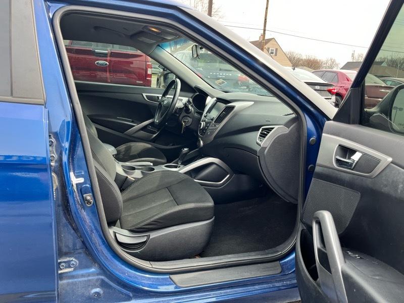 Hyundai Veloster Base 6MT 2017