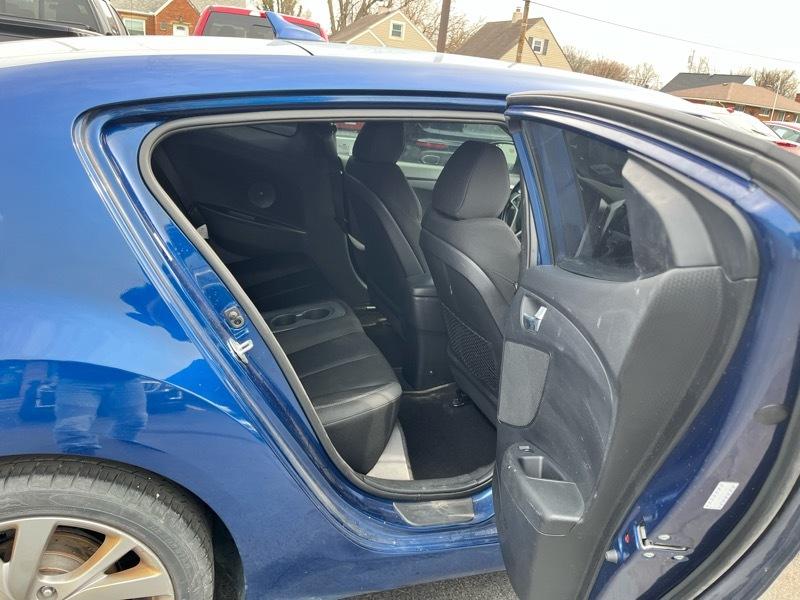 Hyundai Veloster Base 6MT 2017