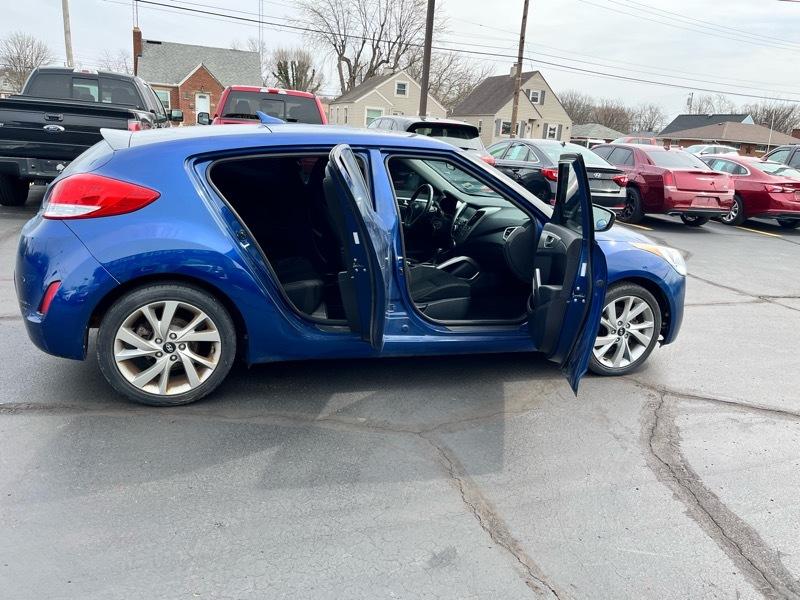 Hyundai Veloster Base 6MT 2017