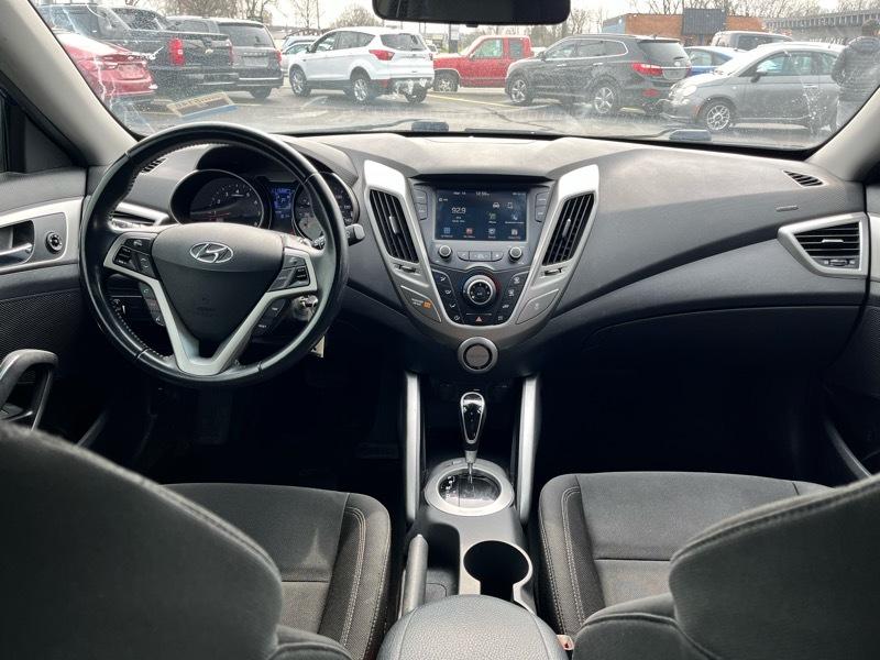 Hyundai Veloster Base 6MT 2017