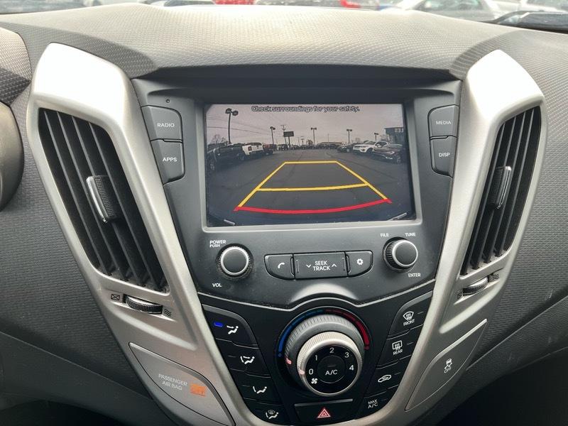 Hyundai Veloster Base 6MT 2017