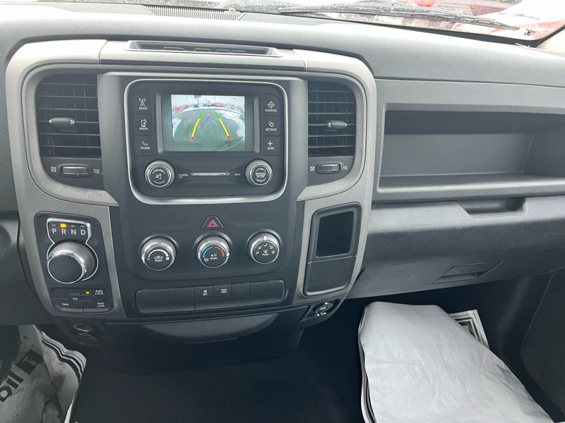 RAM 1500 Tradesman Quad Cab 4WD 2016