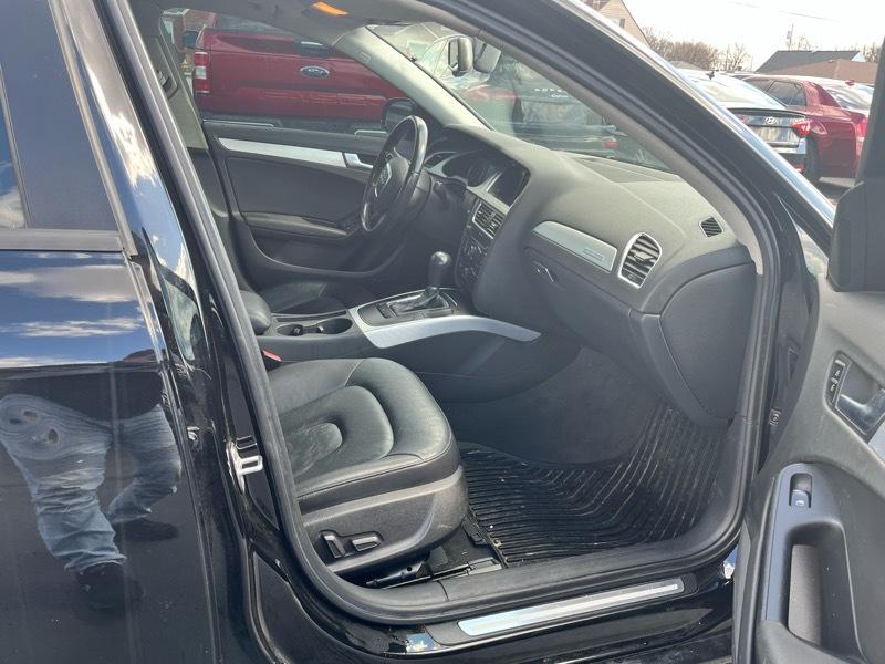 Audi A4 2.0T Sedan quattro Tiptronic 2012