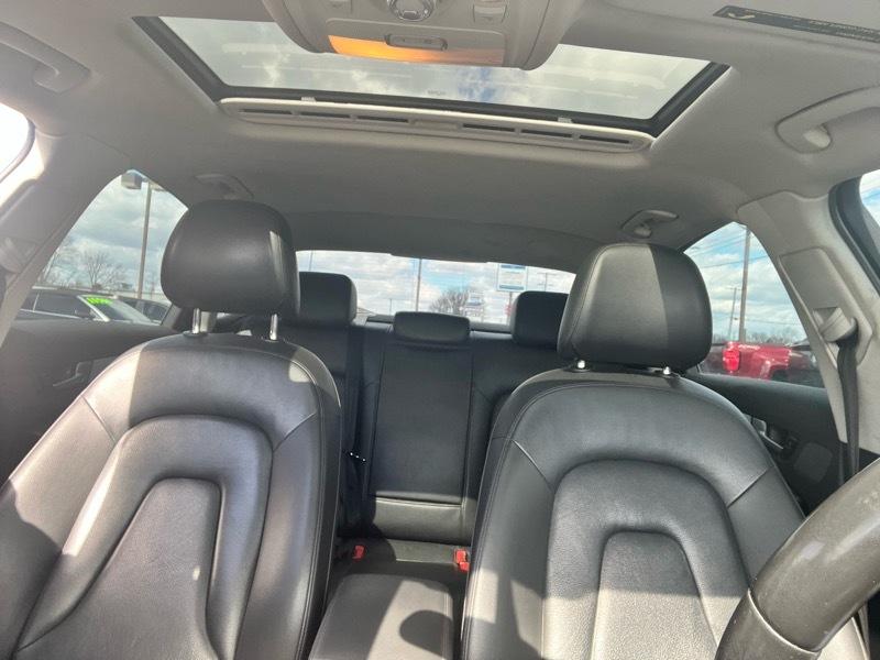 Audi A4 2.0T Sedan quattro Tiptronic 2012