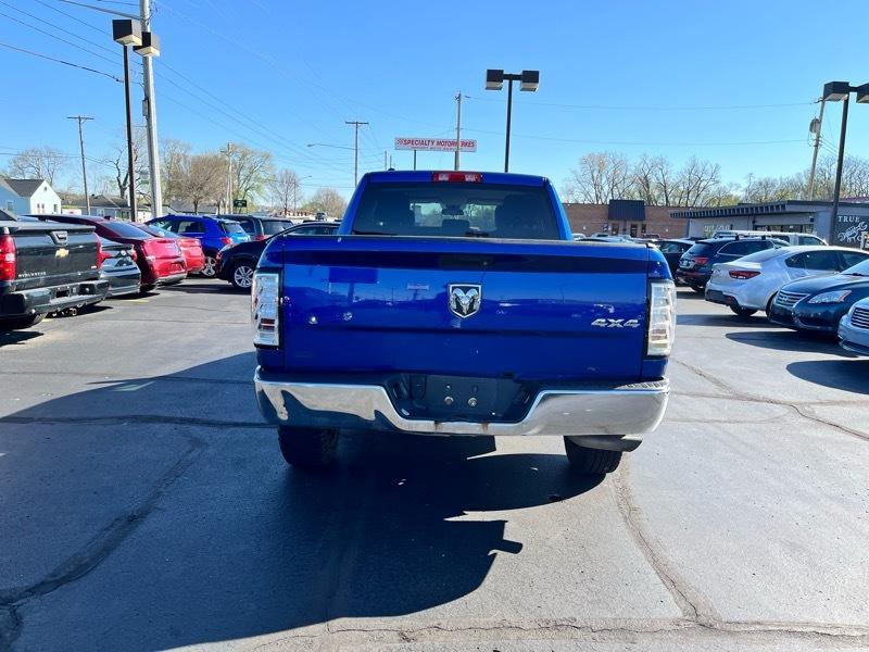 RAM 1500 4WD Crew Cab 140.5" Big Horn 2017