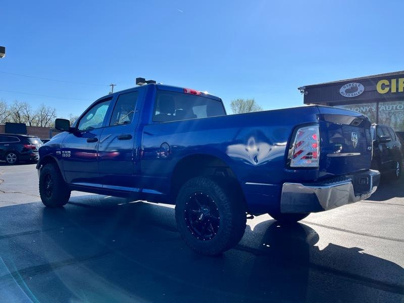 RAM 1500 4WD Crew Cab 140.5" Big Horn 2017