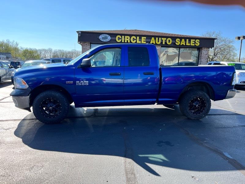 RAM 1500 4WD Crew Cab 140.5" Big Horn 2017