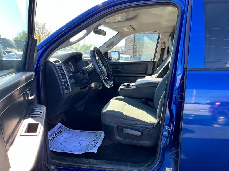 RAM 1500 4WD Crew Cab 140.5" Big Horn 2017