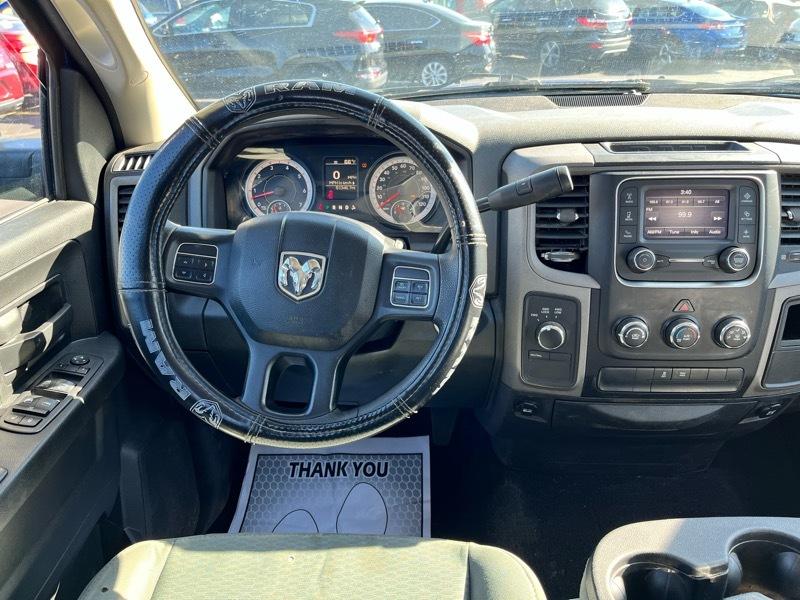 RAM 1500 4WD Crew Cab 140.5" Big Horn 2017