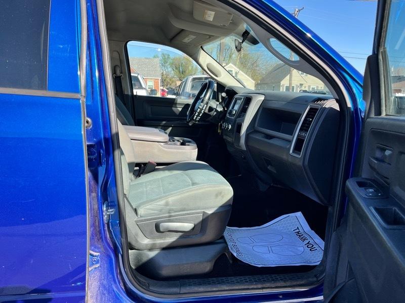 RAM 1500 4WD Crew Cab 140.5" Big Horn 2017