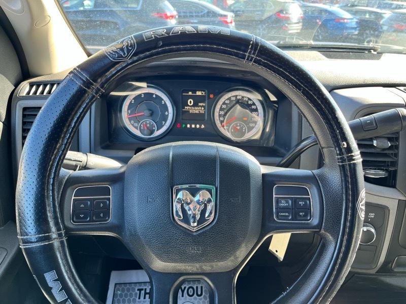 RAM 1500 4WD Crew Cab 140.5" Big Horn 2017