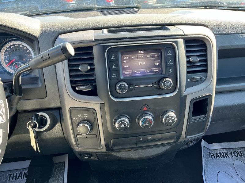 RAM 1500 4WD Crew Cab 140.5" Big Horn 2017