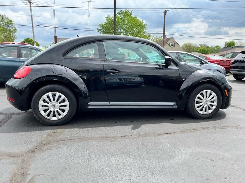 Volkswagen Beetle 2.5L w/Sunroof Sound & Nav 2012