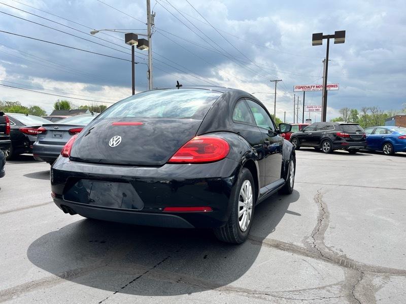 Volkswagen Beetle 2.5L w/Sunroof Sound & Nav 2012