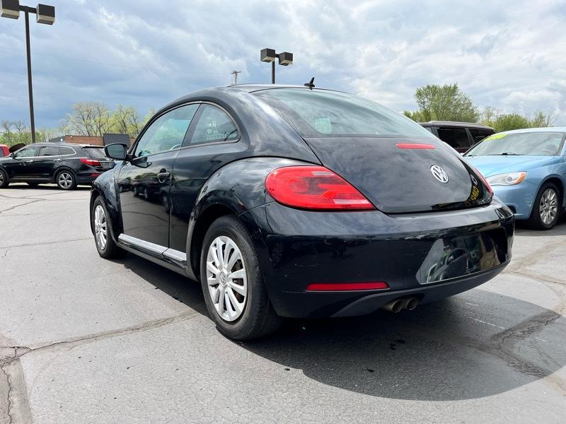 Volkswagen Beetle 2.5L w/Sunroof Sound & Nav 2012