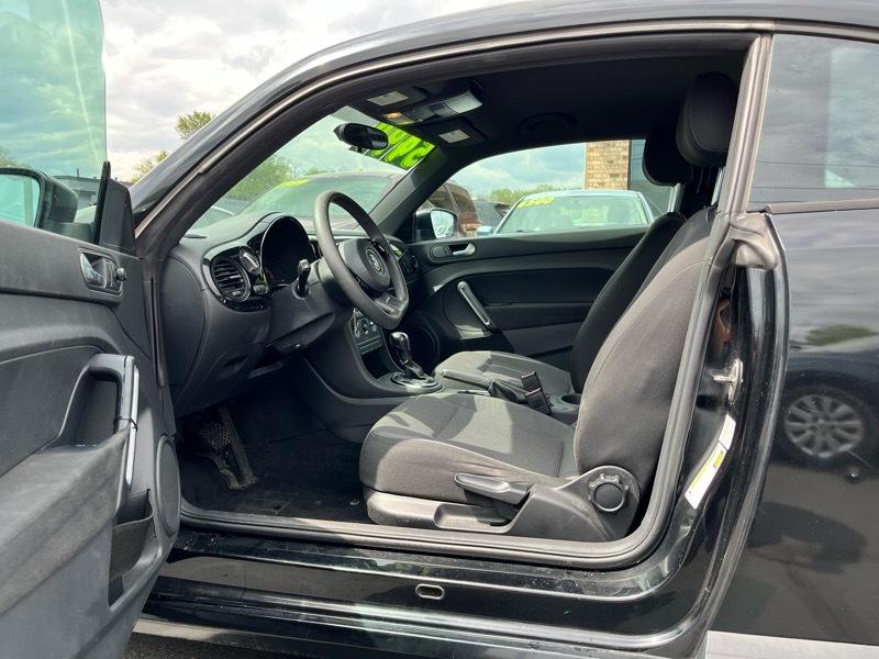 Volkswagen Beetle 2.5L w/Sunroof Sound & Nav 2012