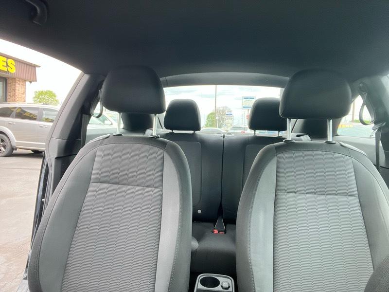 Volkswagen Beetle 2.5L w/Sunroof Sound & Nav 2012