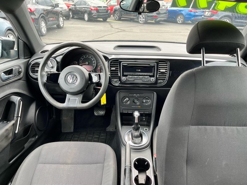 Volkswagen Beetle 2.5L w/Sunroof Sound & Nav 2012